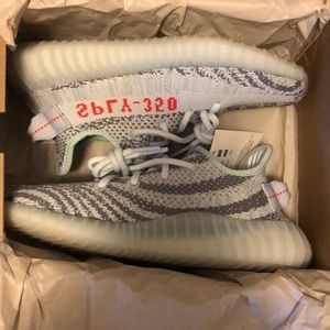 YEEZY BOOST 350 V2